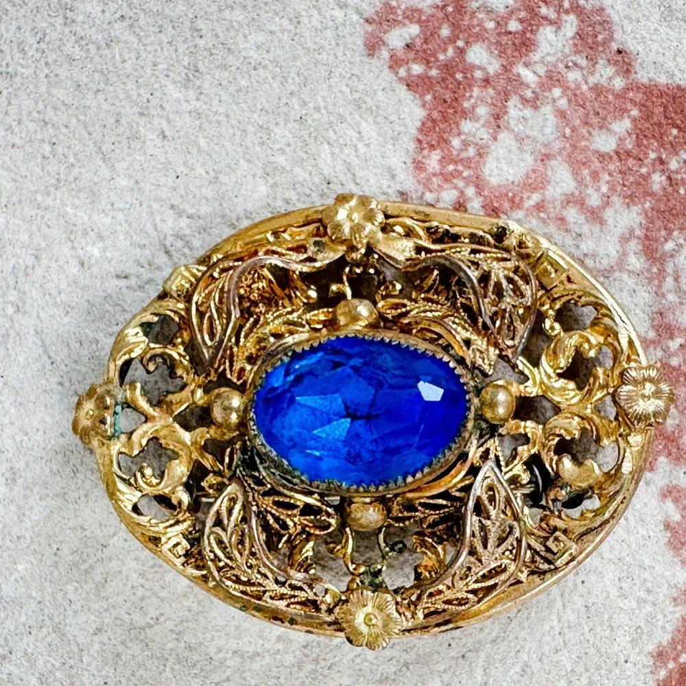 Vintage Gold Tone Filigree Brooch Pin Large Blue Cabochon Stone‎ w/ Patina